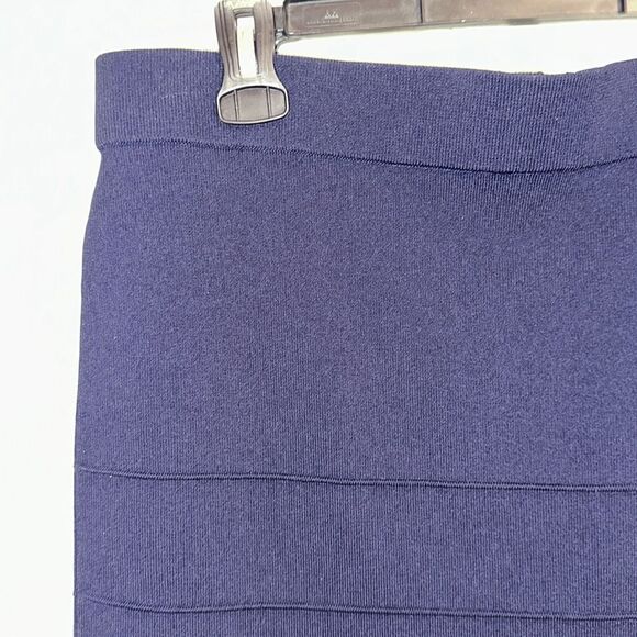 Ted Baker 5 - 12 Navy Scalloped Eyelet Knit Detail Back Zip Pencil Skirt - Picture 6 of 11